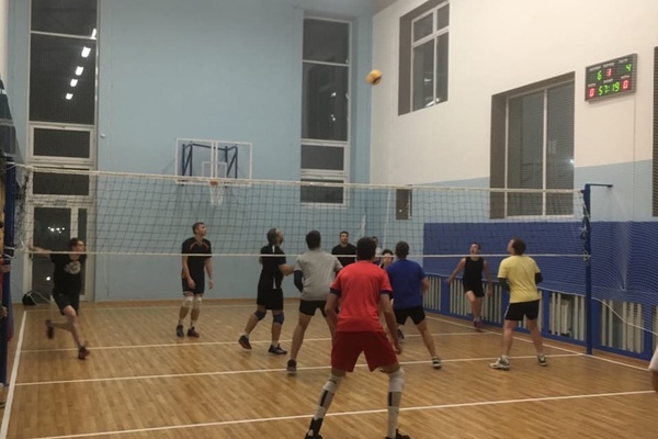 Благотворительный турнир по волейболу прошел в микрорайоне "Новая жизнь" на базе МБОУ "Начальная школа - детский сад 26" Акварель".