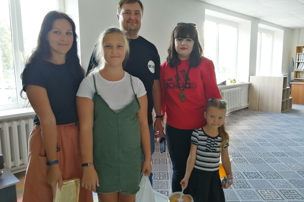 На этой неделе у нас в гостях побывали представители молодежный Совета Белгородской областной организации Профсоюза работников АПК РФ и передали для наших подопечных мёд.